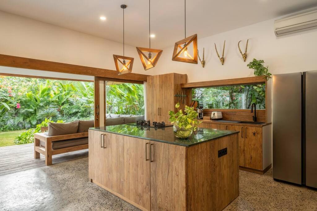 Designer New 3Bdr - Lush Garden+Pool Villa Gili Trawangan Exterior photo